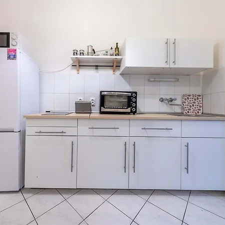 Ergola - Spacious Cozy 2 Big Downtown Apartament