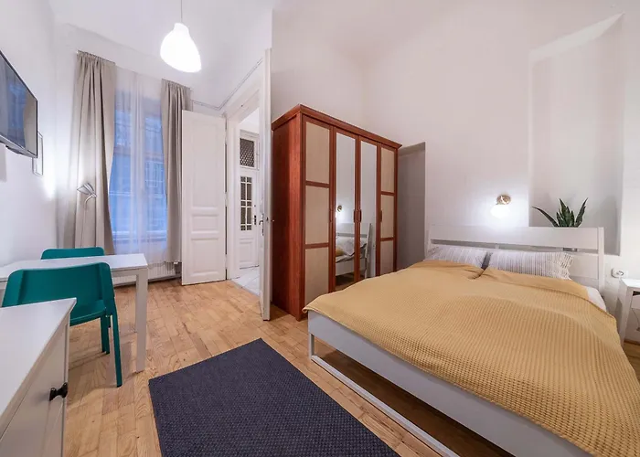 Ergola - Spacious Cozy 2 Big Downtown Budapest