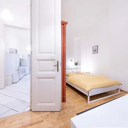 Ergola - Spacious Cozy 2 Big Downtown Apartamento Budapeste