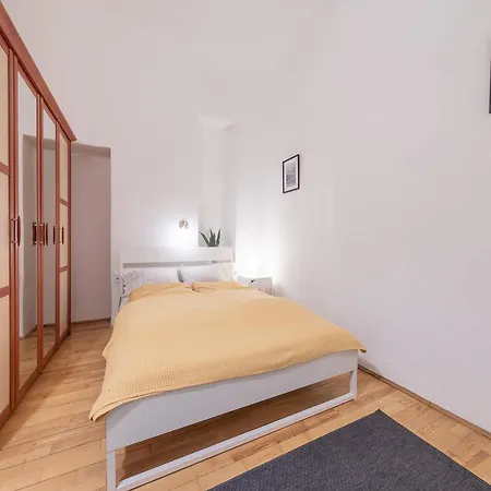 Ergola - Spacious Cozy 2 Big Downtown * Boedapest